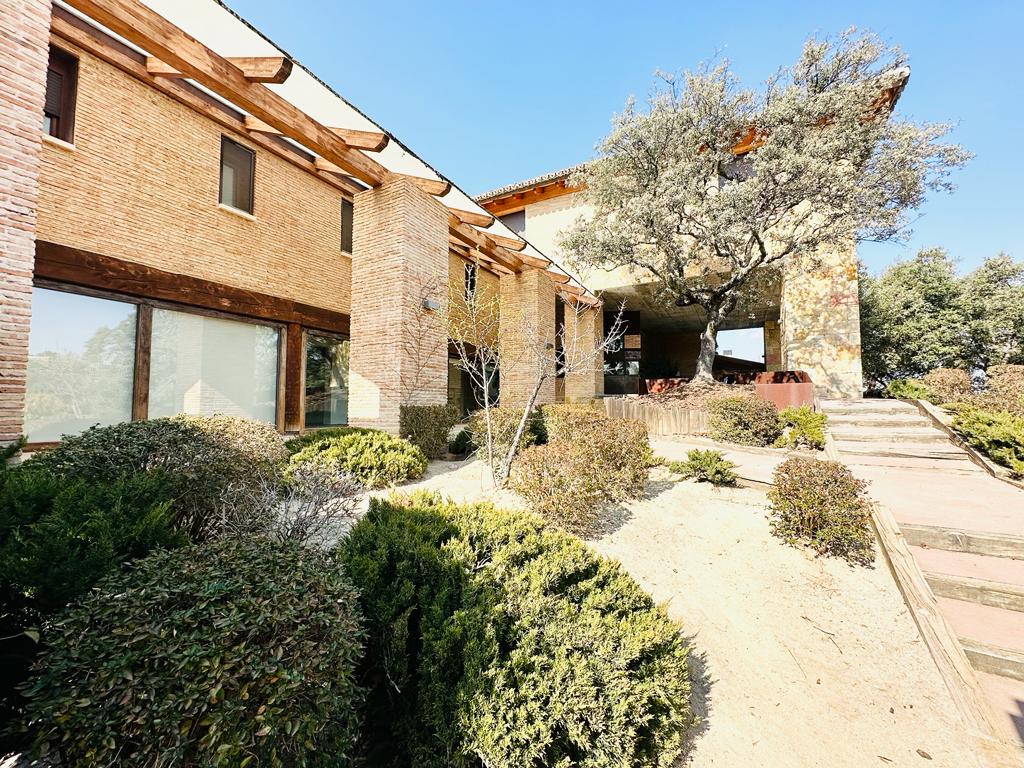 moderno-chalet-en-ciudalcampo-ref-cdc112265