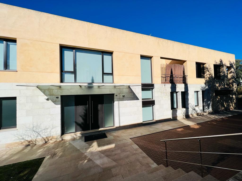 moderno-chalet-en-ciudalcampo-ref-cdc181716