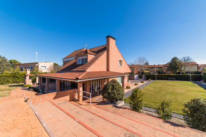 moderno-chalet-en-ciudalcampo-ref-cdc175918