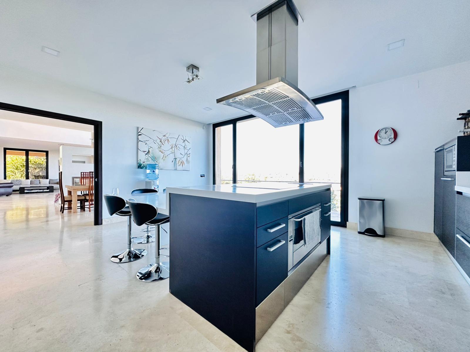 moderno-chalet-en-ciudalcampo-ref-cdc181797