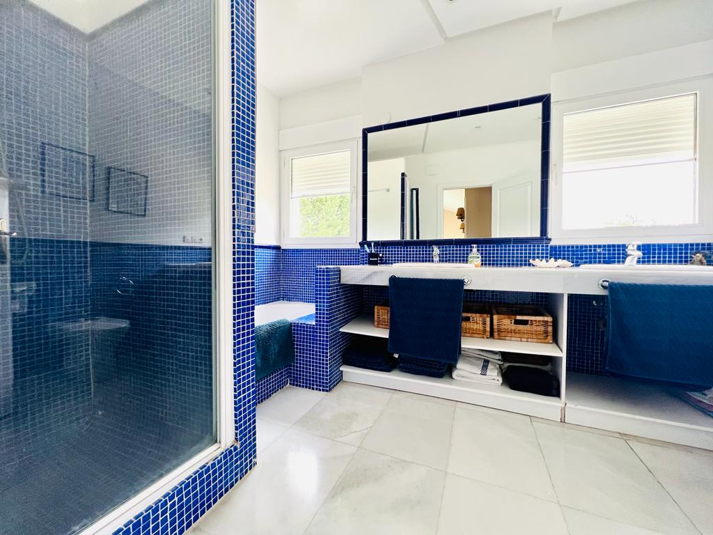 moderno-chalet-en-ciudalcampo-ref-cdc184637