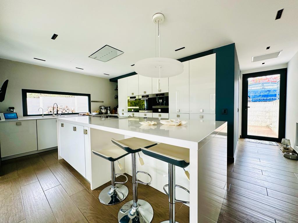 moderno-chalet-en-ciudalcampo-ref-cdc175781