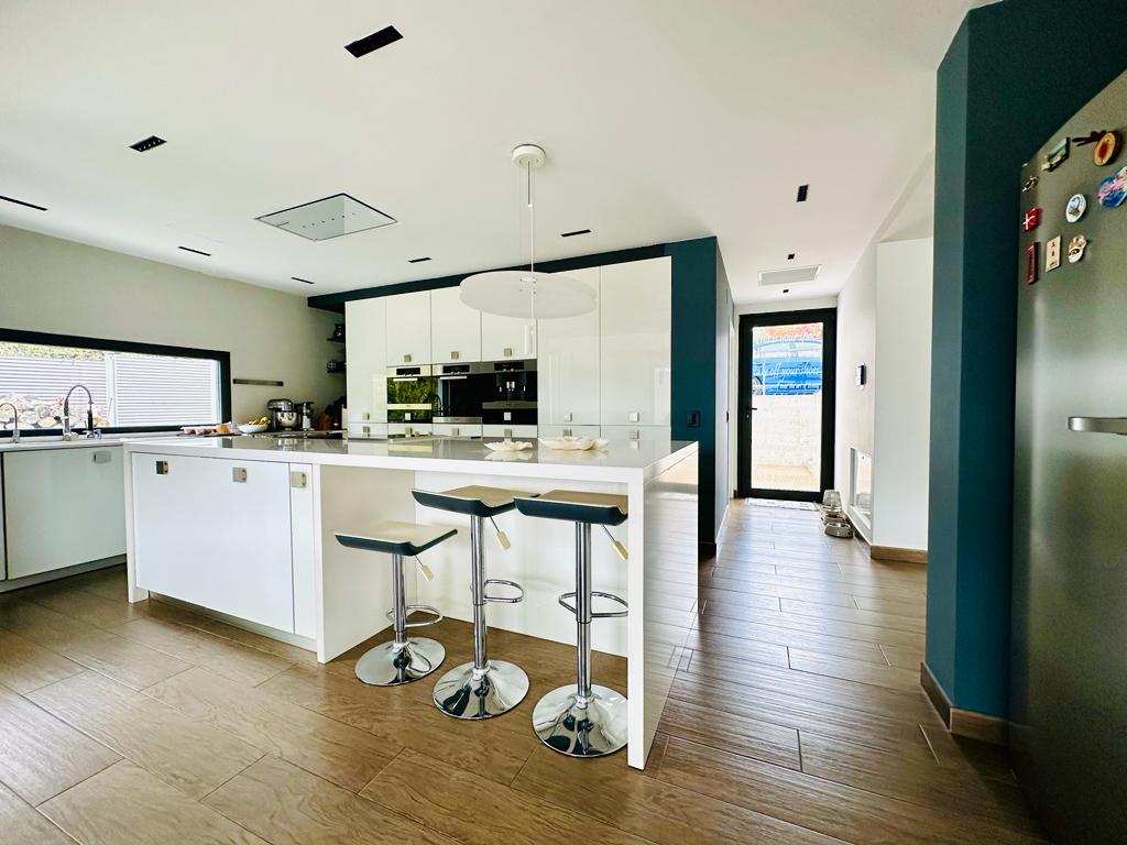 moderno-chalet-en-ciudalcampo-ref-cdc175784