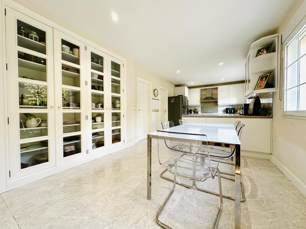 moderno-chalet-en-ciudalcampo-ref-cdc185512