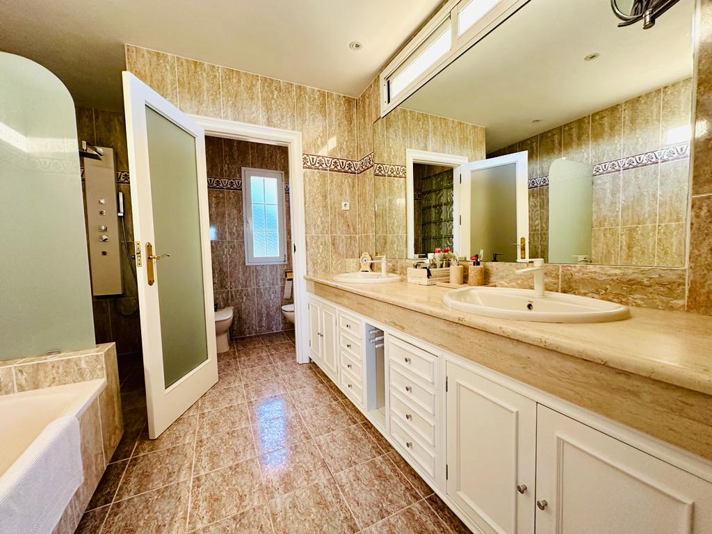 moderno-chalet-en-ciudalcampo-ref-cdc185525