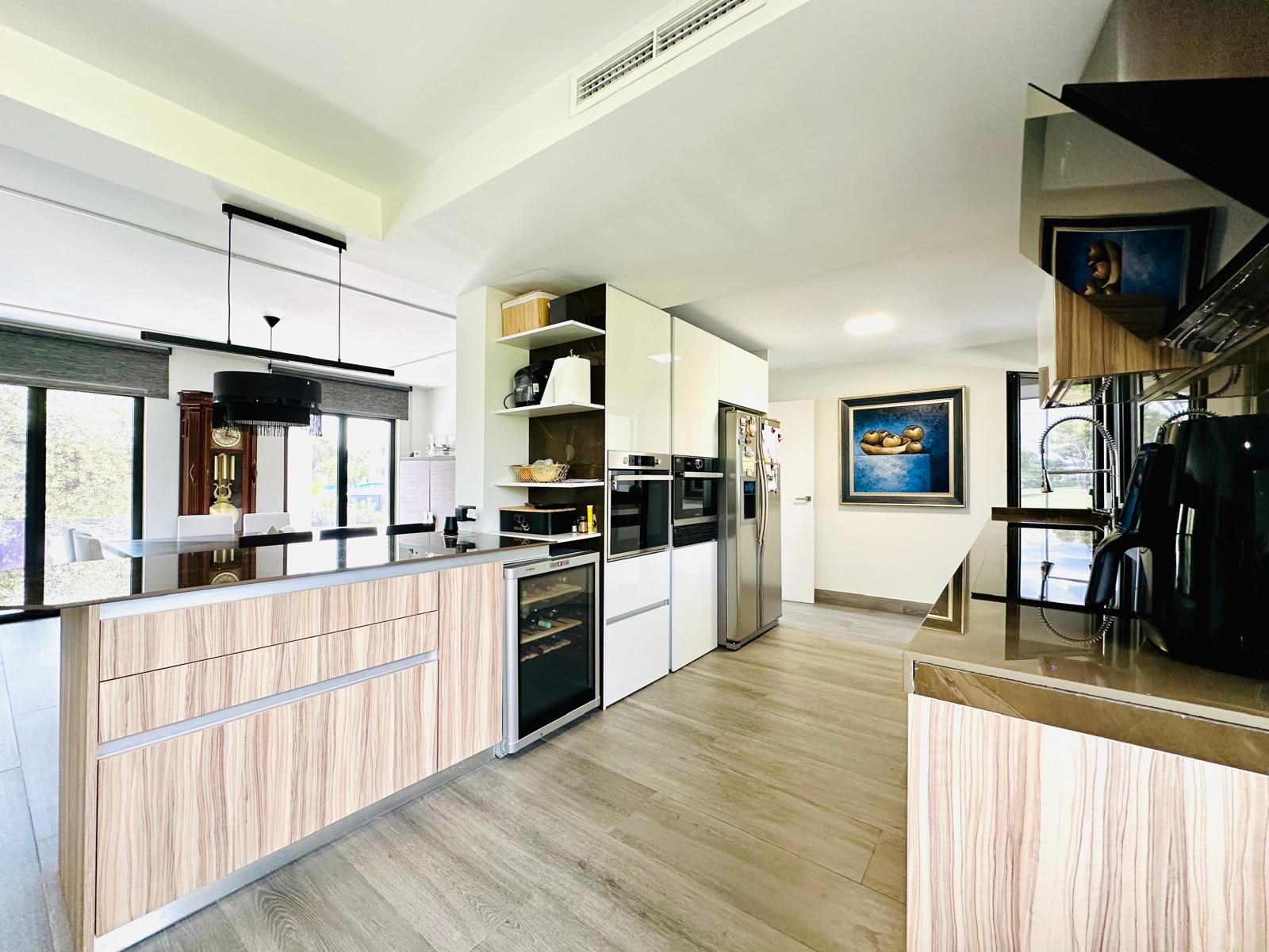 moderno-chalet-en-ciudalcampo-ref-cdc188516