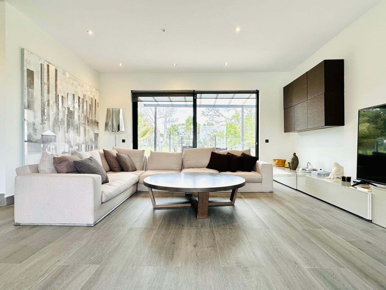 moderno-chalet-en-ciudalcampo-ref-cdc188514