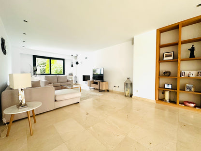 Moderno Chalet en La Moraleja (Ref. AM1688)