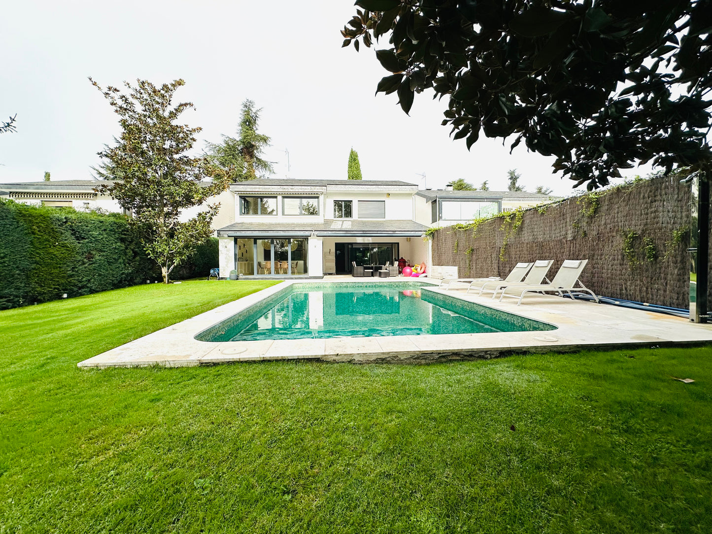 Moderno Chalet en La Moraleja (Ref. AM1688)